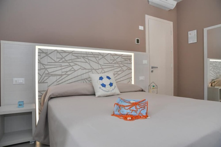 Room 19 of 34