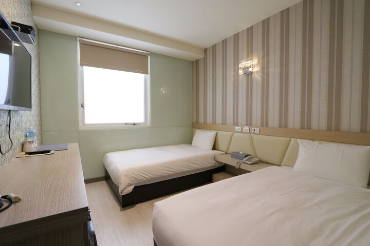 Room 44 of 99