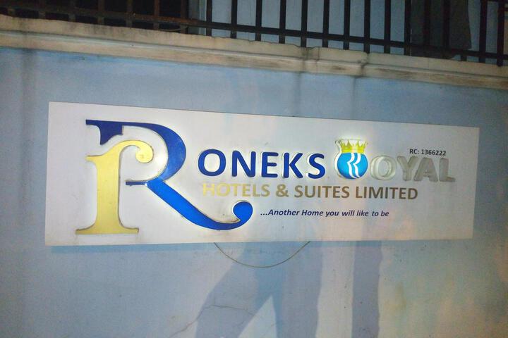 Roneks Royal Hotel & Suites