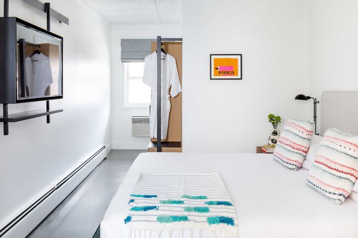 Petite King Bed (6 of 15)