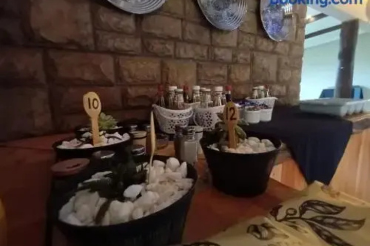 Dining 7 of 11