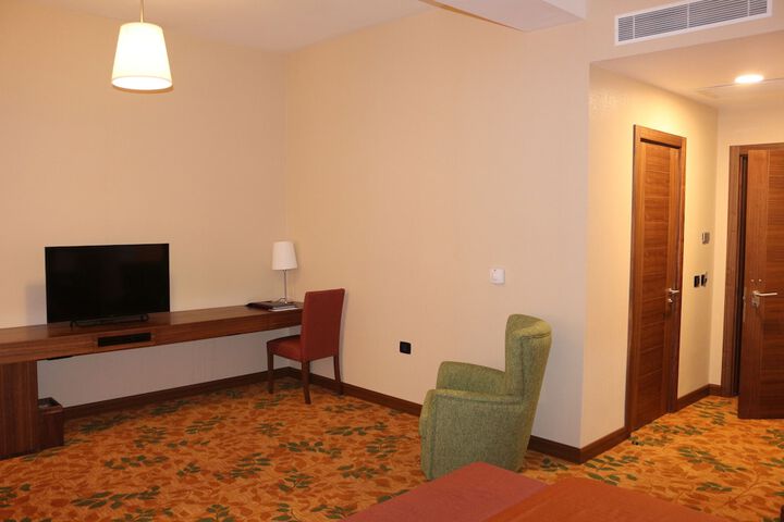 Room 12 of 65
