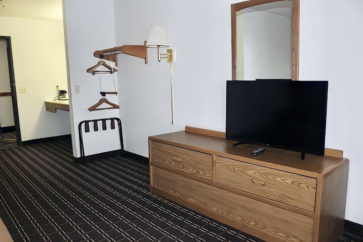 Room 9 of 32