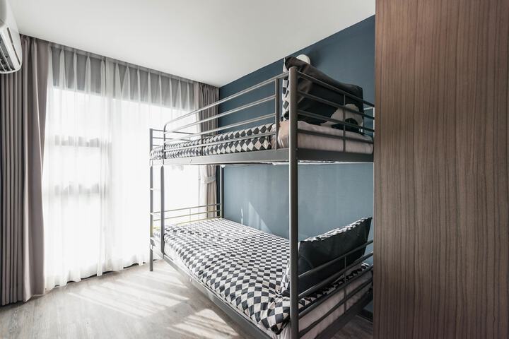 Room 7 of 33
