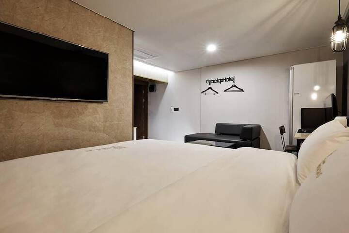 Room 22 of 110