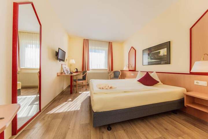 Room 4 of 24