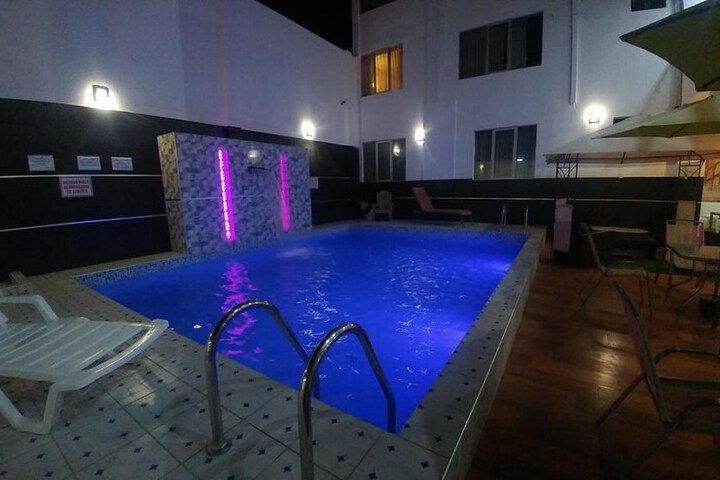 Pool 7 of 15