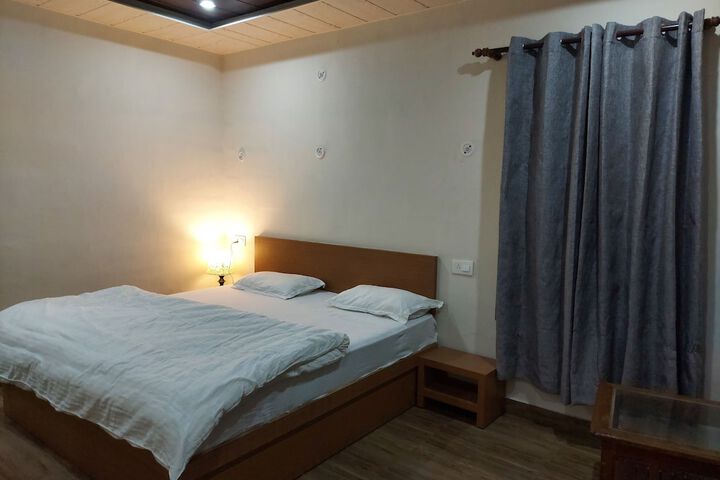 Room 6 of 15
