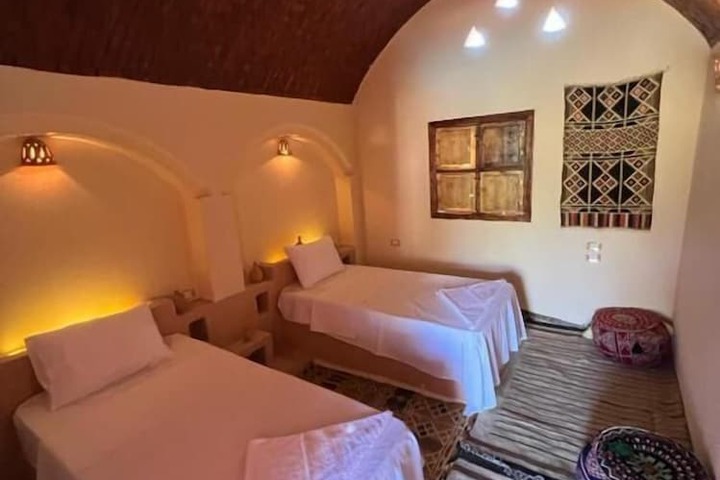 Room 10 of 28