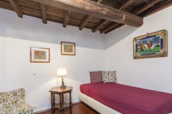 Room 8 of 18