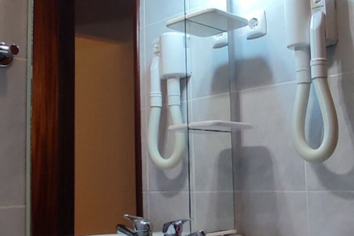 Room 12 of 27