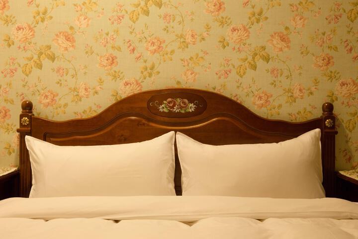 Room 3 of 9