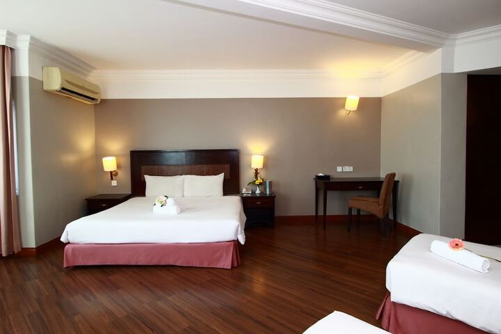 Room 8 of 65