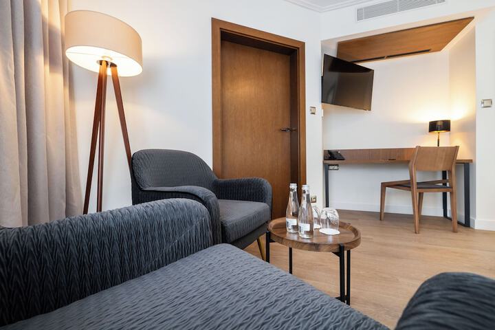 Room 10 of 24