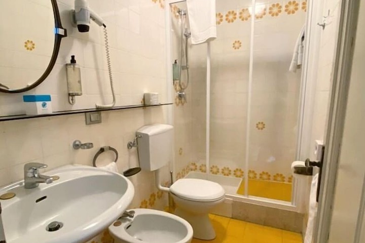 Room 30 of 49
