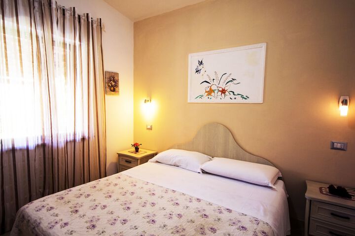 Room 5 of 76