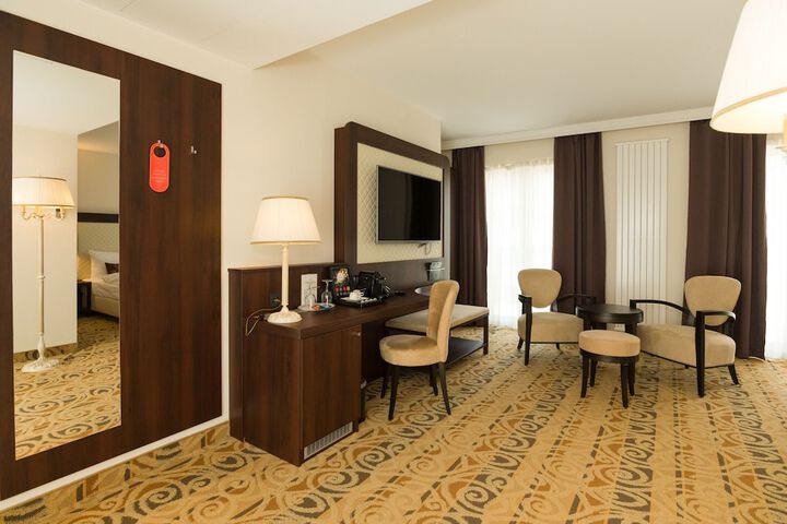 Room 8 of 49