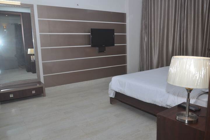 Room 7 of 34