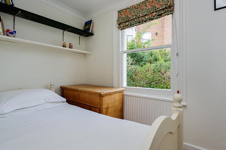 Room 2 of 6