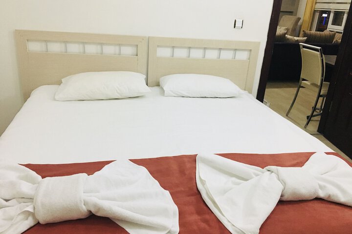 Room 8 of 37