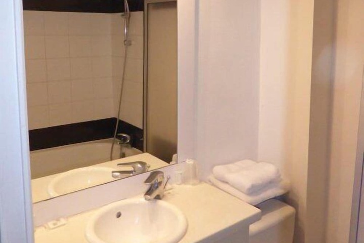 Room 12 of 26