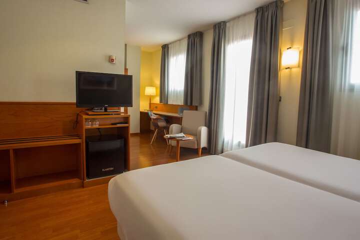 Room 7 of 24