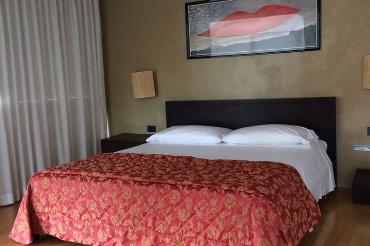 Room 5 of 34