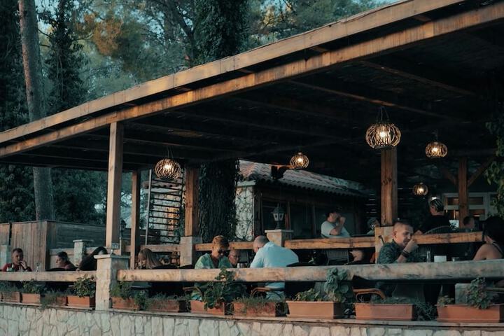 Dining 76 of 138