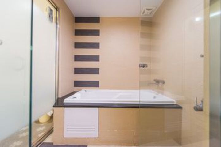 Room 8 of 50