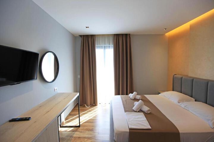 Room 35 of 143