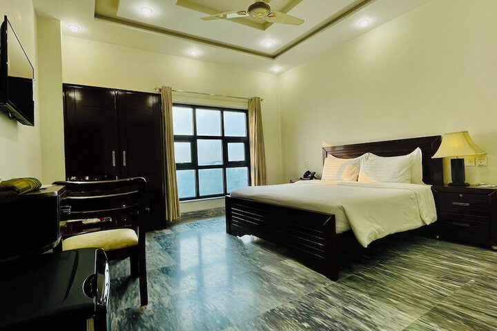 Room 12 of 22