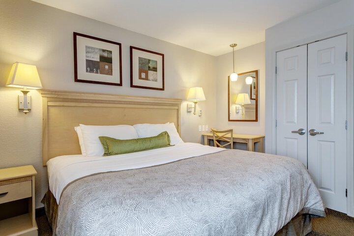 1 King Bed 1 Bedroom Suite (39 of 42)