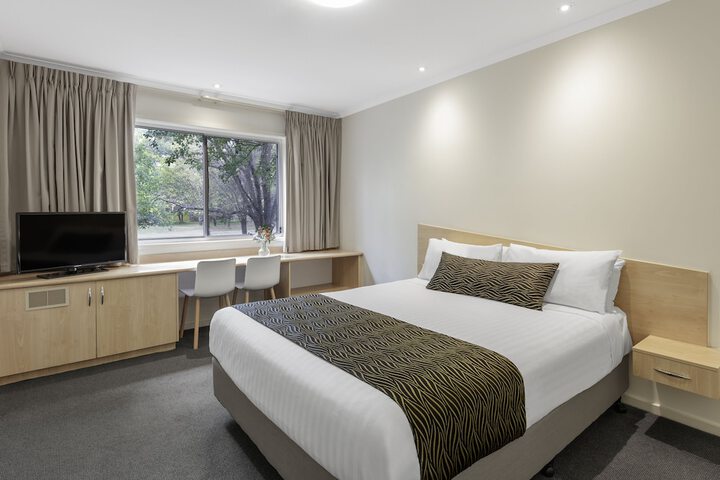 Room 6 of 28