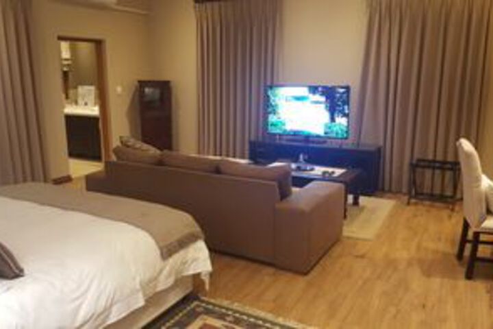 Executive Suite in Woodmead East