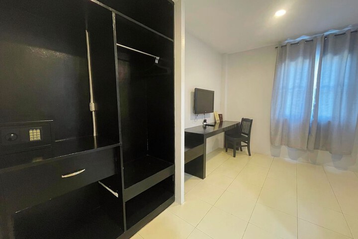 Room 13 of 38