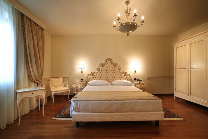 Room 14 of 107