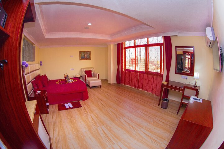 Room 8 of 90
