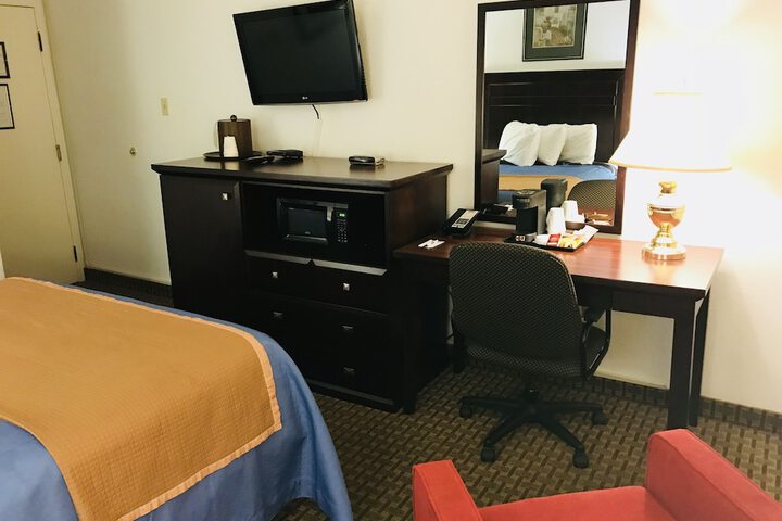 Room 33 of 65