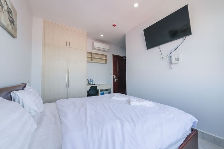 Room 14 of 148