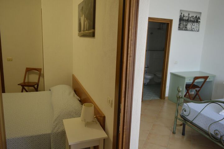Room 27 of 81