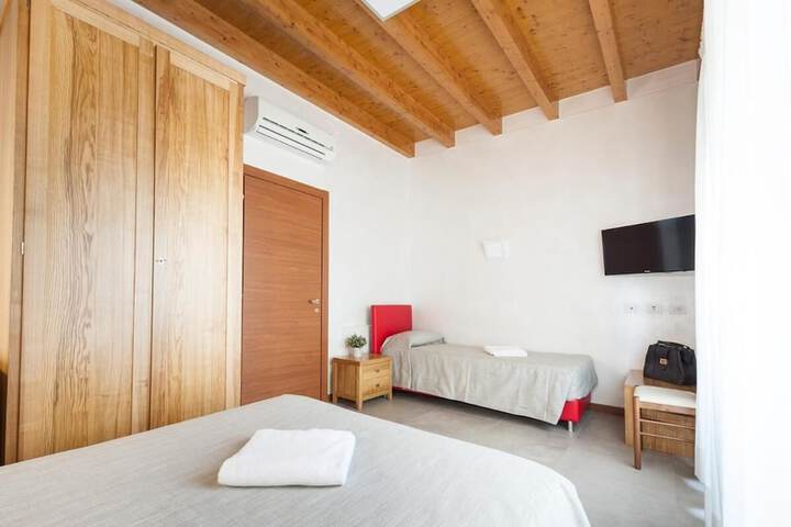 Room 10 of 68
