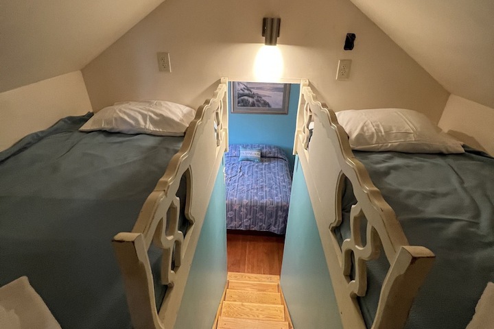 Room 13 of 35