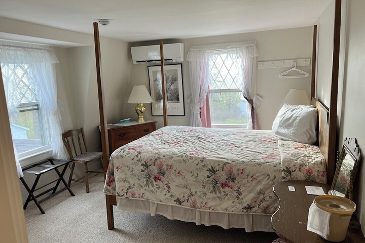 Room 27 of 205
