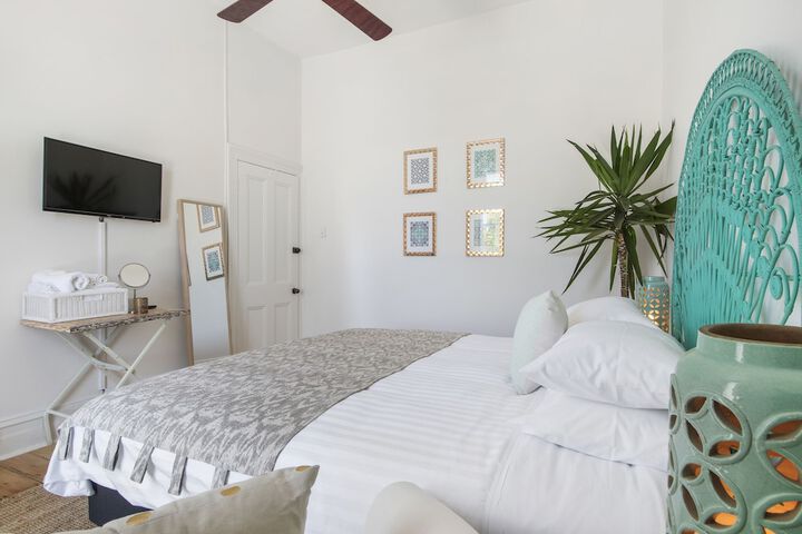 Room 2 of 43