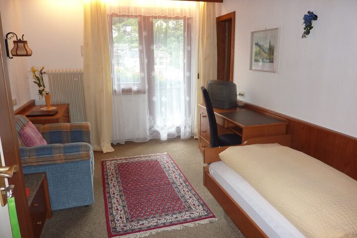 Room 3 of 49