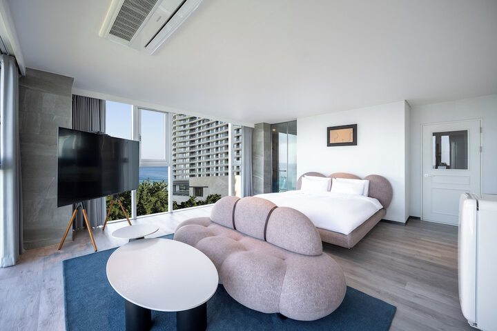 Room 34 of 89