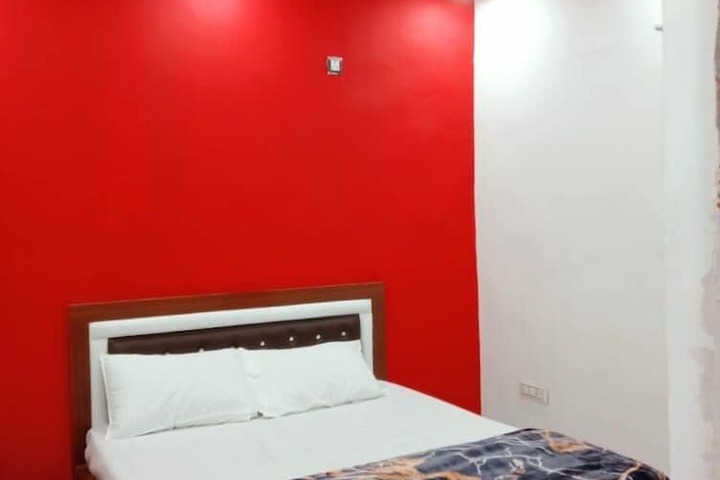 Room 8 of 16