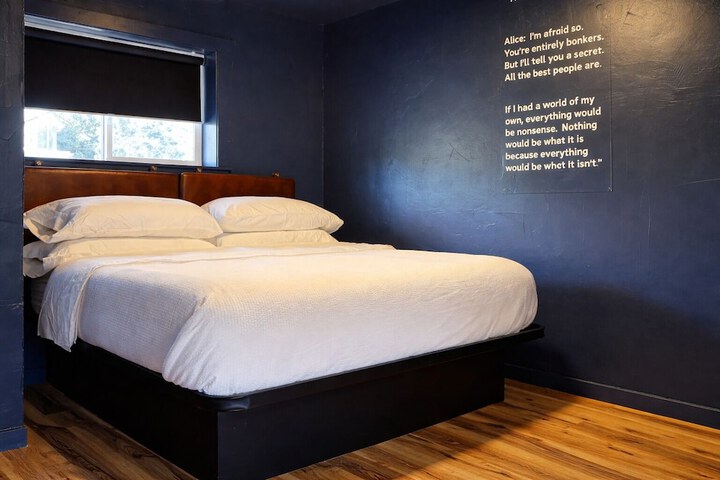 Room 34 of 60