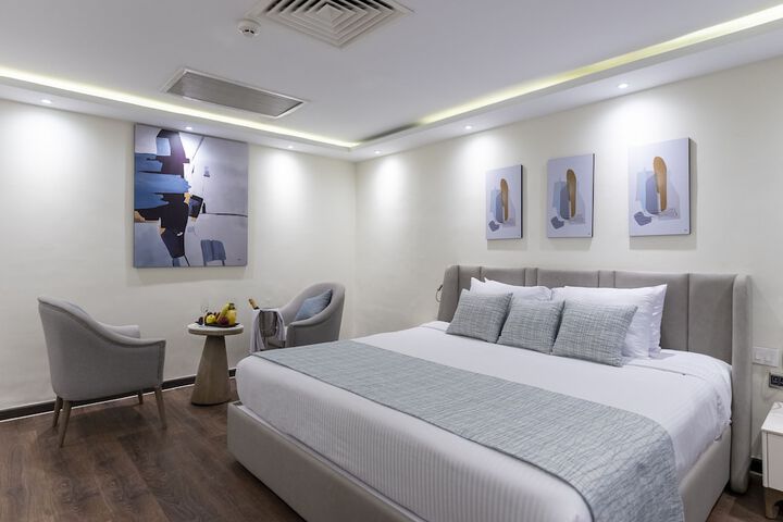 Room 28 of 79
