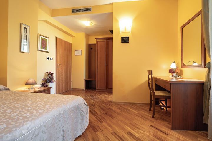 Room 15 of 49